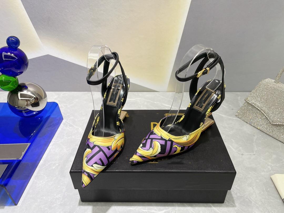 Sandales High à talons à talons Coral Neon Chaussures orange Medusa Music Mules Plateformes Baroque Injection Moulage Le processus de fleur montr