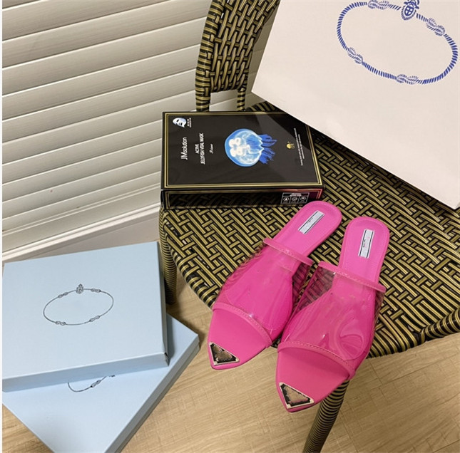 2022 nouveaux classiques Designers de luxe femmes pantoufles PVC transparent sandales femmes lettre imprimé pantoufle d'été diapositives dame ton
