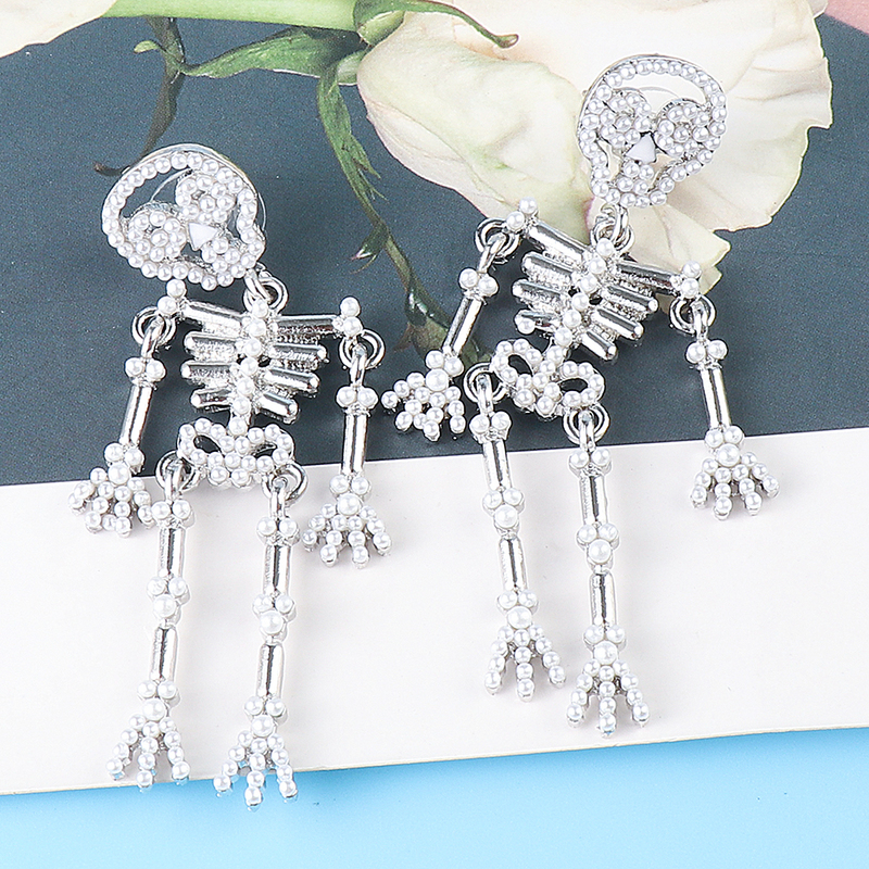 

Dangle Chandelier Halloween Earring Punk Metal Skeleton Earrings For Women Pearl Skull Pe 220826