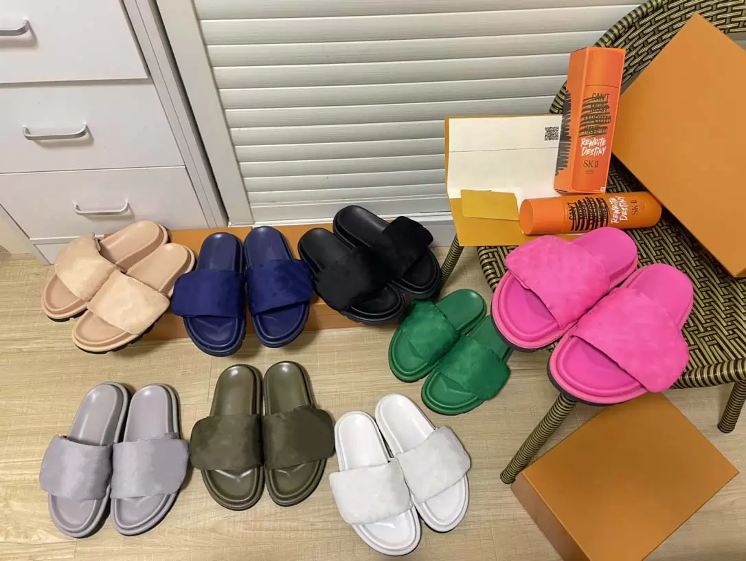 2022 New Sandal spring/summer Velcro thick soled leather silk satin embossed single-character slippers for men and women