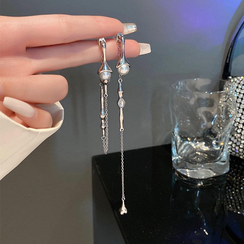 

Dangle & Chandelier White Pearl Silver Chain Shine Zircon Pendant Women's Earrings Asymmetric Tassel Trend Drop Jewelry For WomenDangle