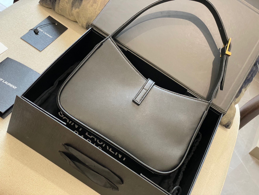 

luxury designer New Cleo Underarm bag shoulder bags handbags High quality Crossbody bag Heart-shaped decoration Tarpaulin Genuine Leather bags wholesale