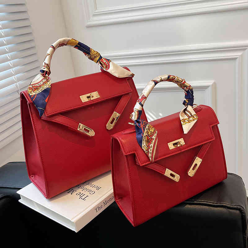 Sac de mariage Small Women's 2022 Nouveau portable de la mode rouge portable Sacs féminins messager