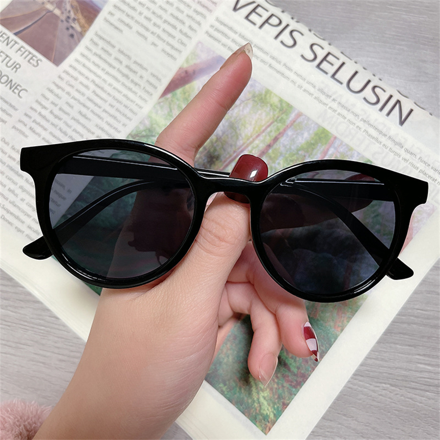 Tendance des lunettes de soleil à petit cadre Femmes Personnalité de lunettes ovales Fashion Fashion Retro Lunettes en gros