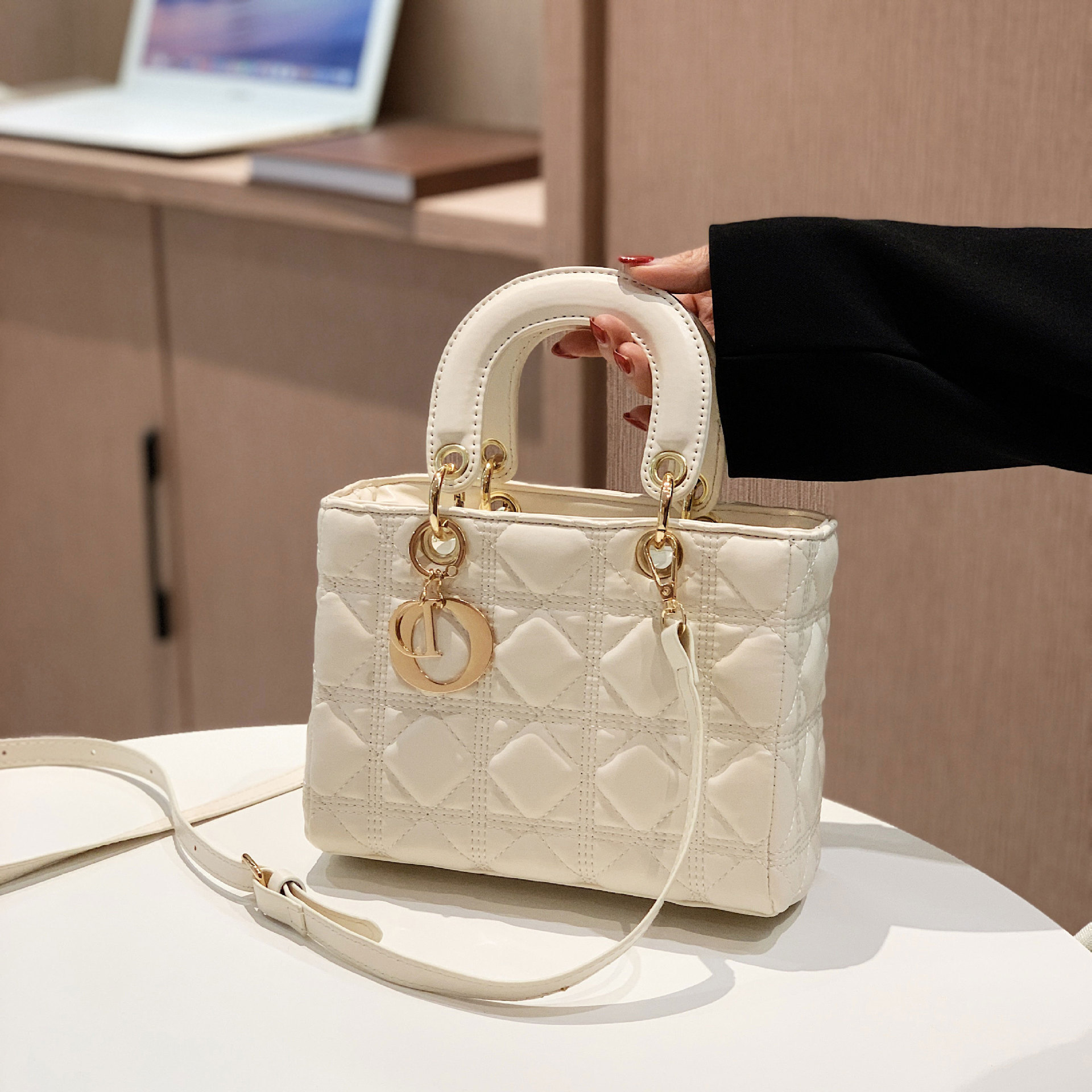 

New Fashion Lady's Bag Embroidery Simple Color Texture Single Shoulder Wholesale Western Style Ladies Designer Bags, White
