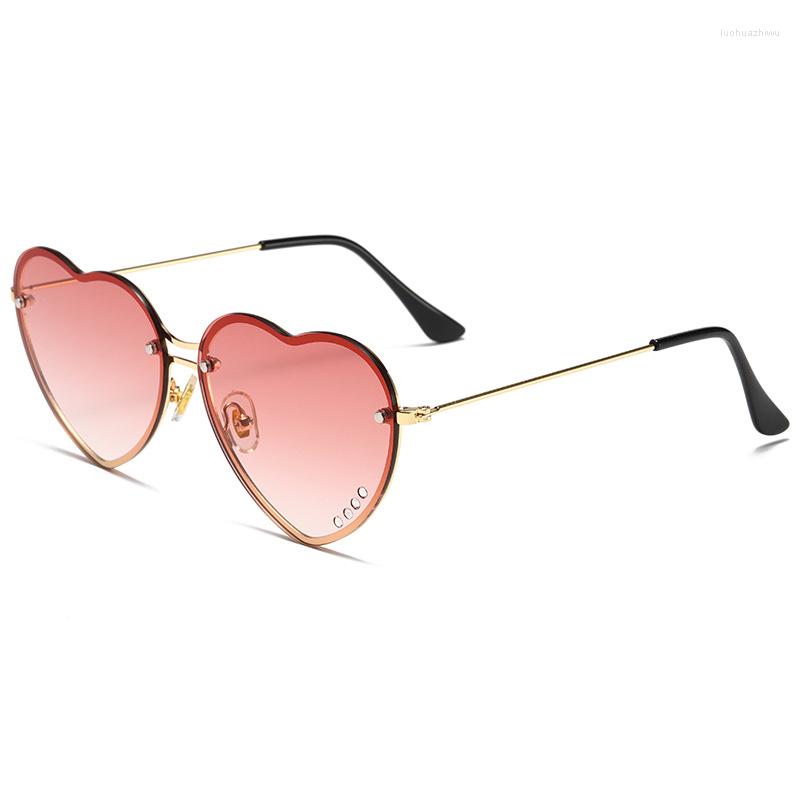 

Sunglasses Vintage Heart Shaped Lens Inlaid With Diamonds Ladies Pink Decorative Eyewear Woman Love Summer Travel Sun GlassesSunglasses