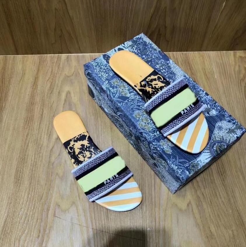 

Canvas Embroidery Rhinestone Slippers Designer Women's Letter Leisure Sandal Flat Bottom Sandals Flowers Scuffs Flip-Flops Fashion Summer Beach Slipper, Not for individual sale