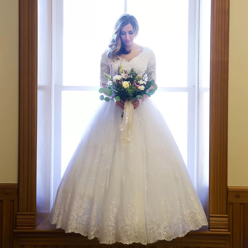 Robe de bal en dentelle robes de mariée modestes avec manches col en V princesse longueur de plancher Vintage pure manches courtes gonflées robes
