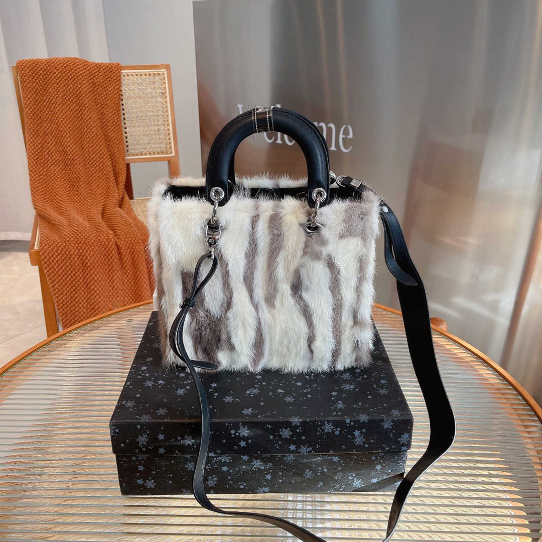 

Fashion luxury design single shoulder bag 2021 Mink velvet Lady bags Lady's gift box handbag, The picture color