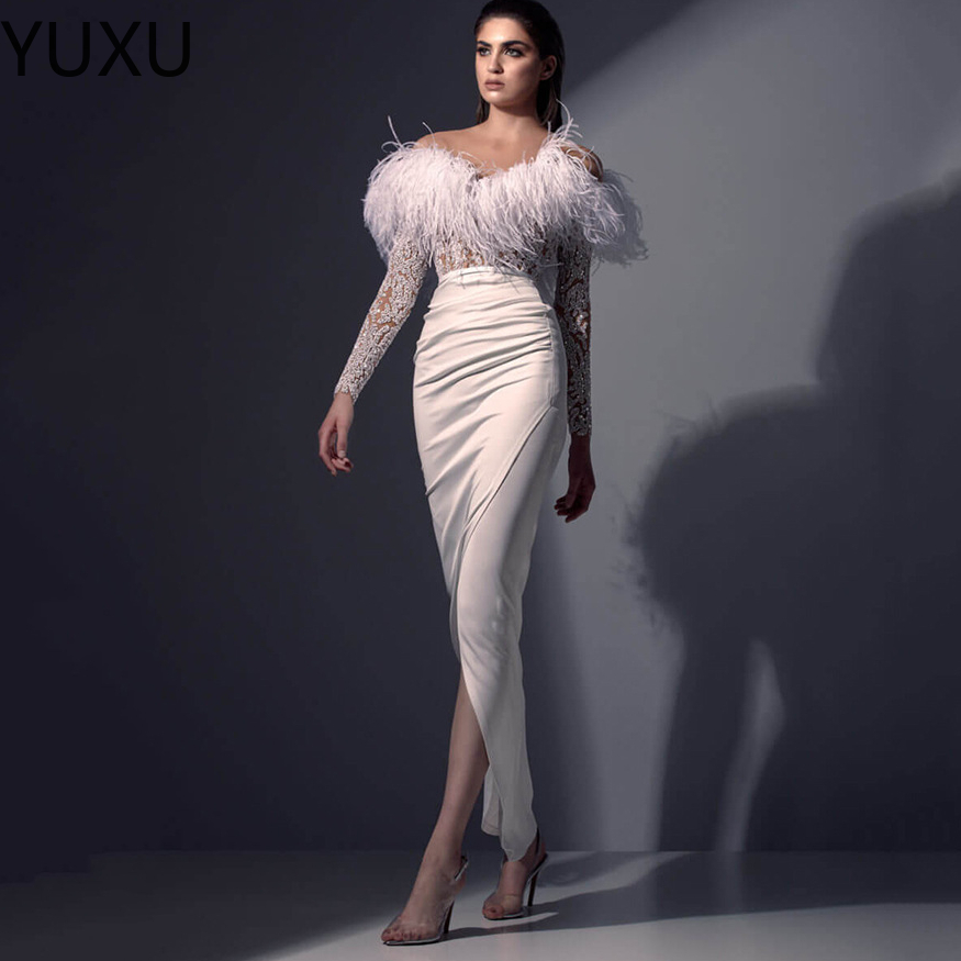 Nouvelle arrivée illusion de longues robes de bal aux perles d'épaule au plus profond de perles de fête à paille