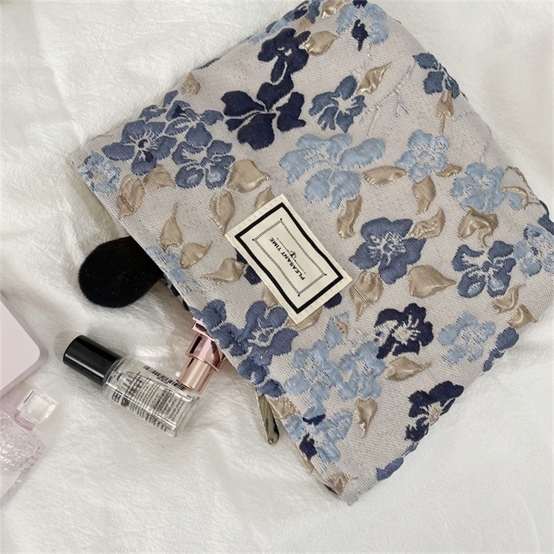 

Fashion Relief Flowers Print Cosmetic Bag Canvas Washing Bag Large Capacity Women Travel Cosmetic Pouch Make Up Storage Bags 220616, Random
