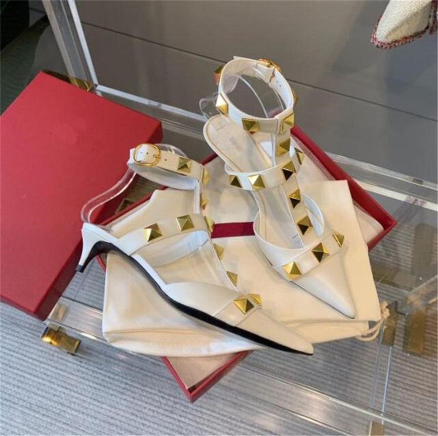 2022 Nouveau designer de luxe Fashion Sandals Sandales Géline en cuir Pumps Slingback Mesdames Sexy High Heels Rivets Rivets Shoe Party High Heel