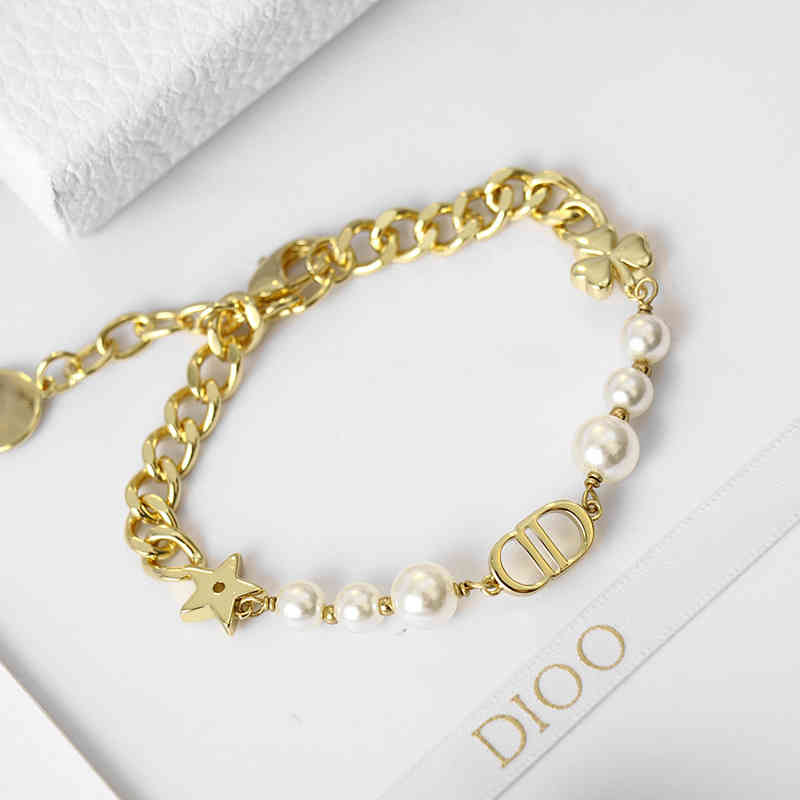 D Lettre de maison Classic Pearl Red 2022 Bracet de mode de marque de luxe Bracelet pour dames polyvalents