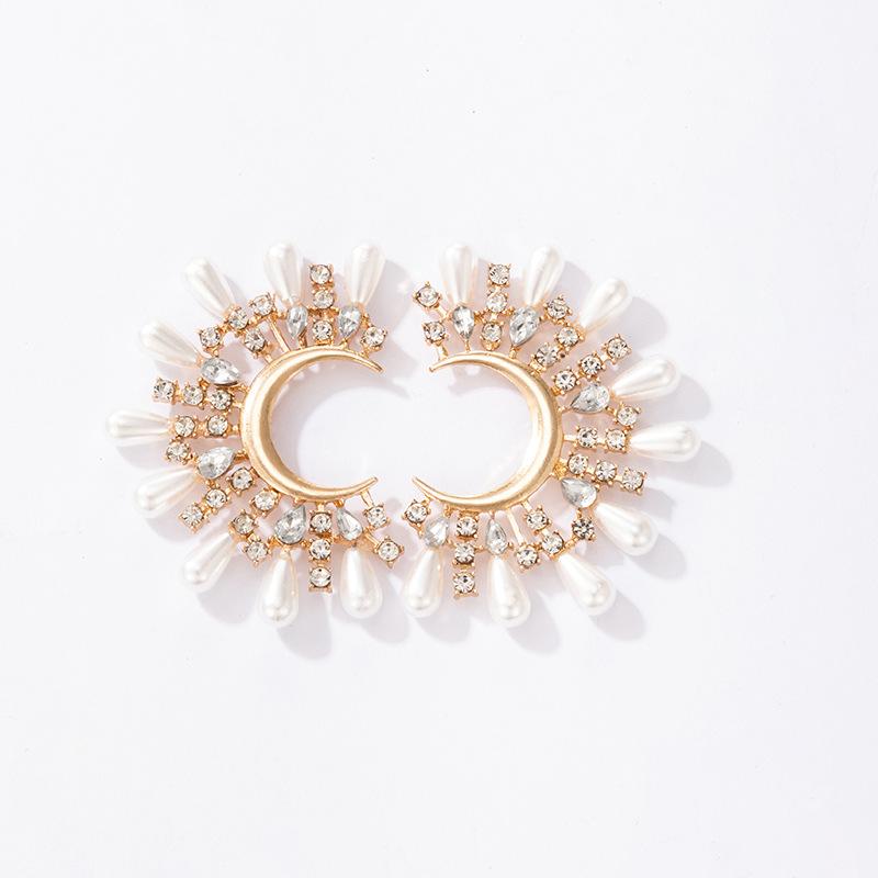 

Clip-on & Screw Back Large Pearl Fan-shaped Diamond Set Earrings With Semi-circular Alloy