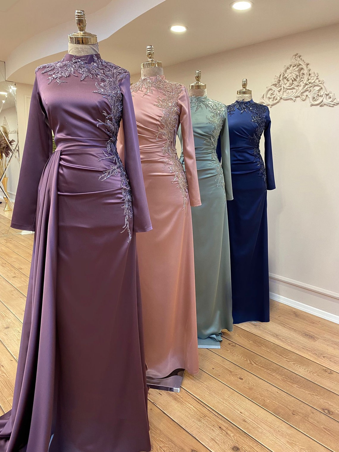 Robes de soirée musulmanes élégantes à col haut avec des appliques en dentelle perlées à manches longues en satin arabe de Dubaï robes de soirée
