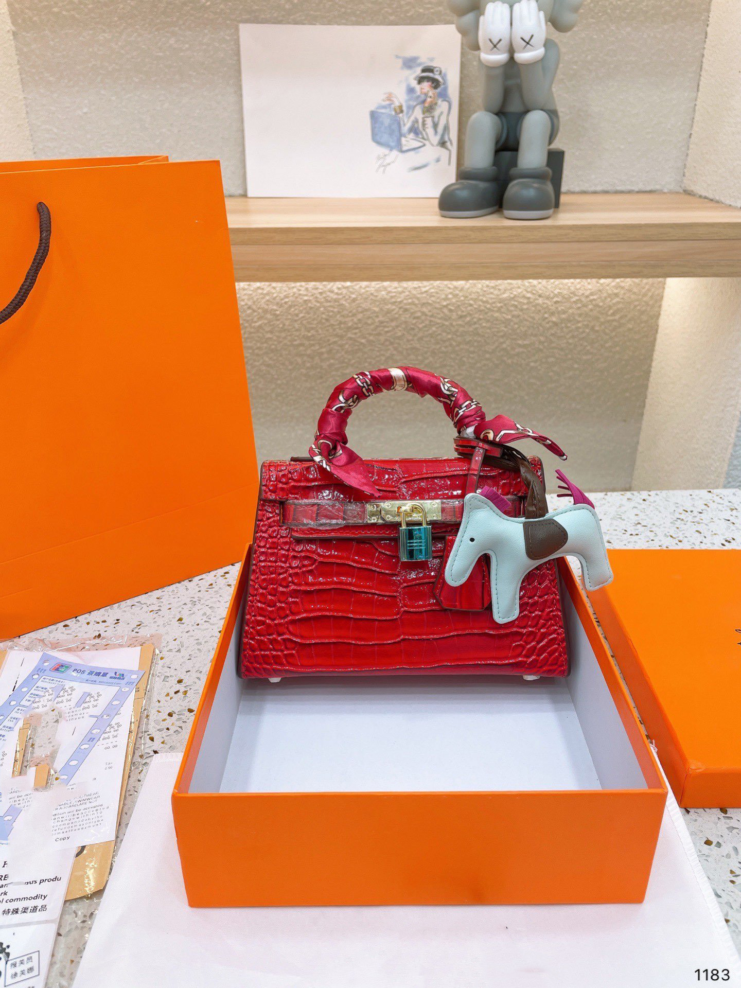 

women's designers shoulder bag Luxury tote purse handbag message bags cluth top quality brand classic crocodile leather Crossbody mini 18CM box With scarf accessory, White