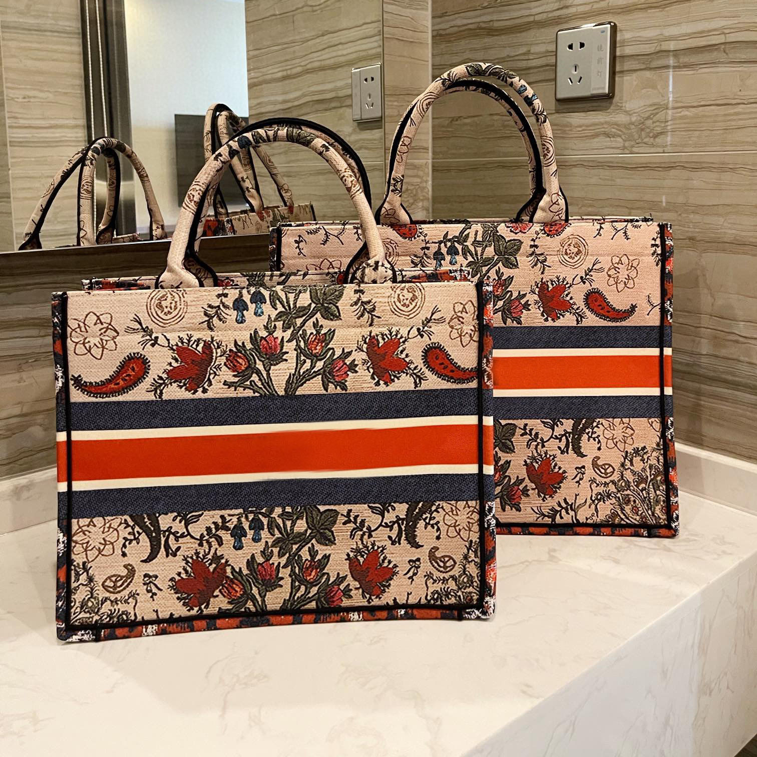 

handbag Totes Leopard Bag Luxury Designer Brand Lady Bags Fashion Shoulder Handbags High Quality Women phone postman wallet Metallic totes vintage Artwork, No bags