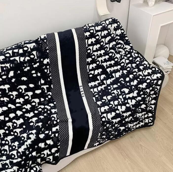 

Luxury Autumn Winter Skin-Friendly Blankets With Gift Box Letter Printed Sofa Bed Nap Soft And Warm Four Seasons Designer Blanket Throw Blankets