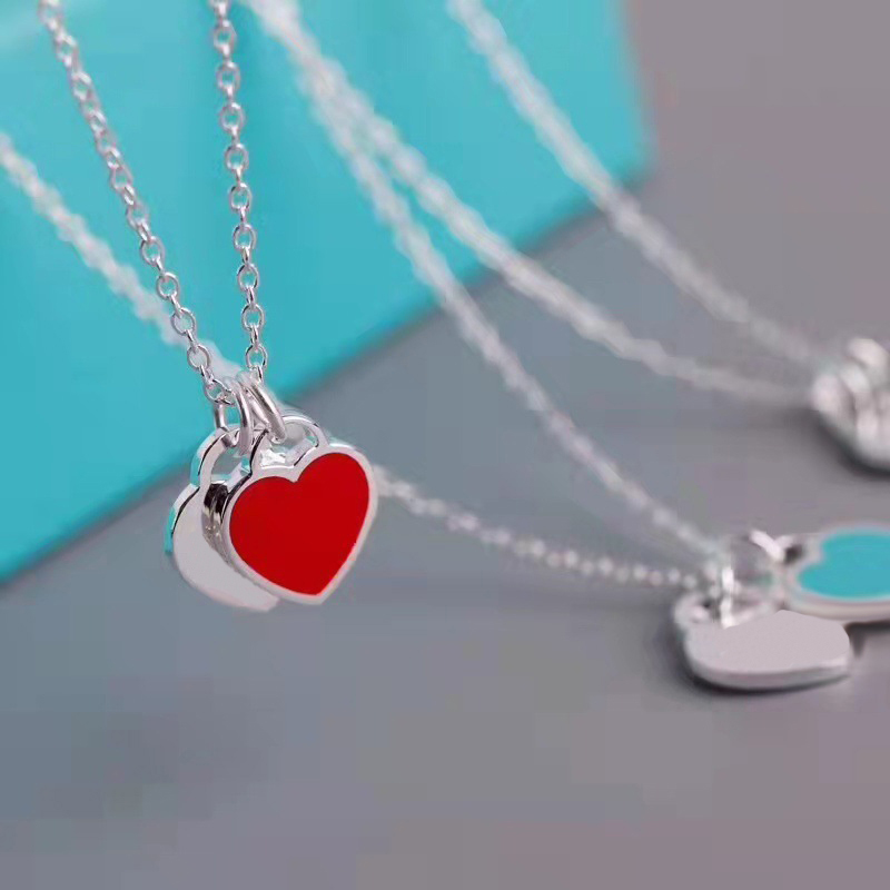 New Fashion Womens Luxury Necklaces 925 Sterling Silver Double Hearts Pandents Red Pink Green T Designer Ladies Classic Jewelry Gift