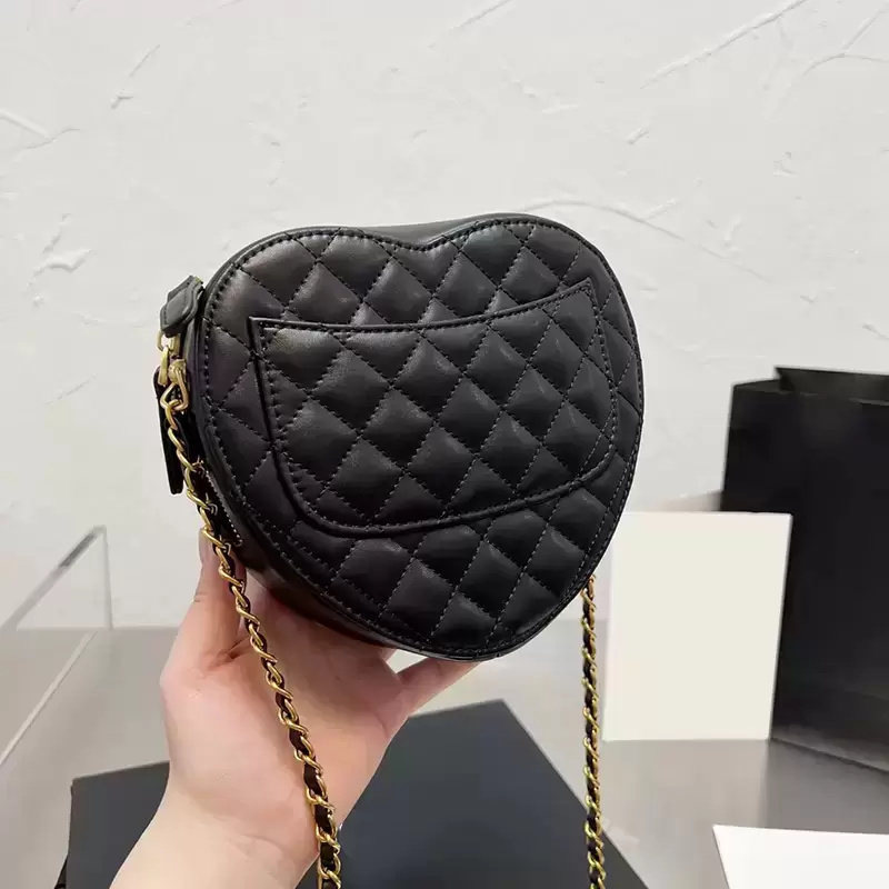 2022 Classic Mini Heart Style Quilted Vanity Bags GHW Chain Crossbody Shoulder Purse Cosmetic Case Outdoor Sacoche Pink White Black Designer Hand