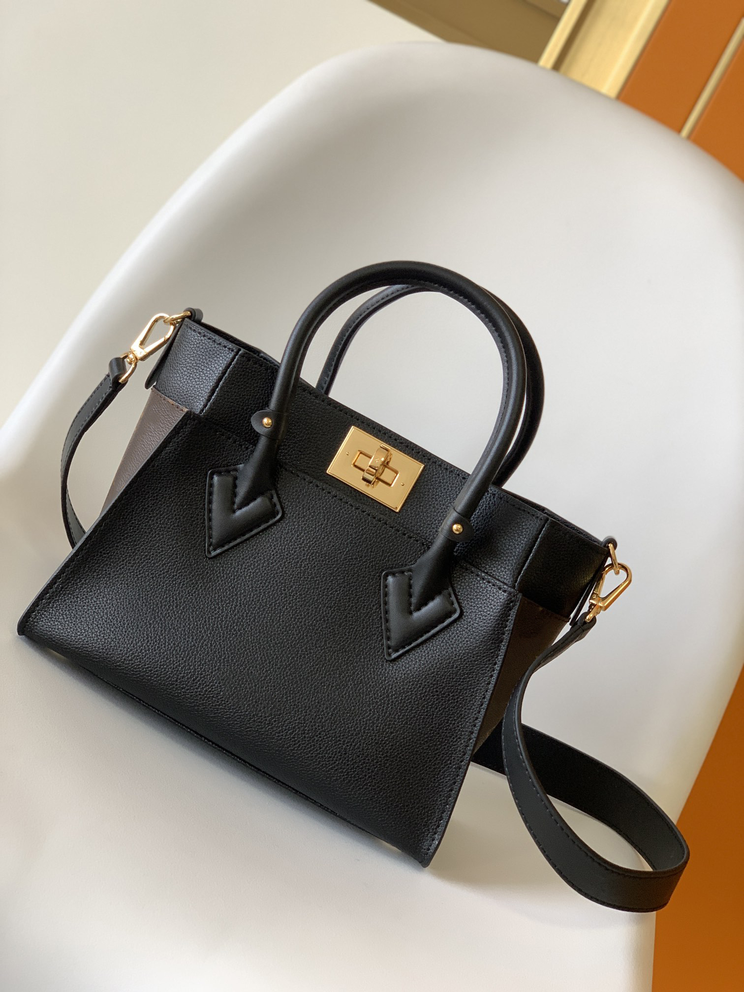 

Vintage Print on My Side Lock Shoulder Crossbody Bags Cowhide Shopping Totes Women Fashion Messenger Bag Onthego Designer Handbags, Black