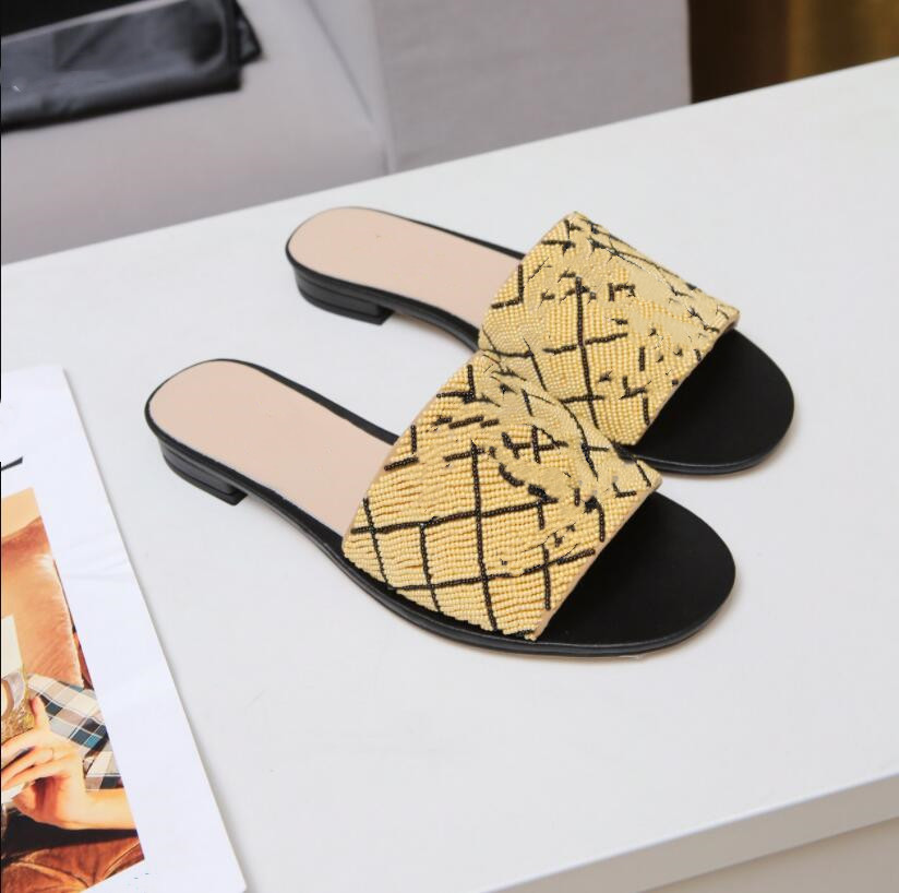 

2023 The New brand Beach slippers classic white Flat heel Summer Designer Fashion flops leather lady Slides women shoes Hotel Bath Ladies, 01