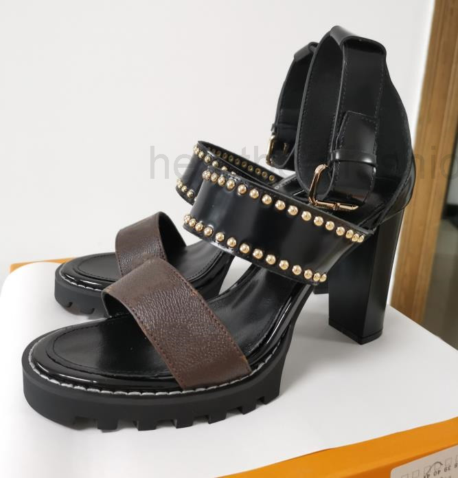 

Women Leather Sandals Star Trail Designer Lady Ankle Strap Studs Buckle Letter Printed Chunky Heel Treaded Rubber Outsole Sandal Top, Customize