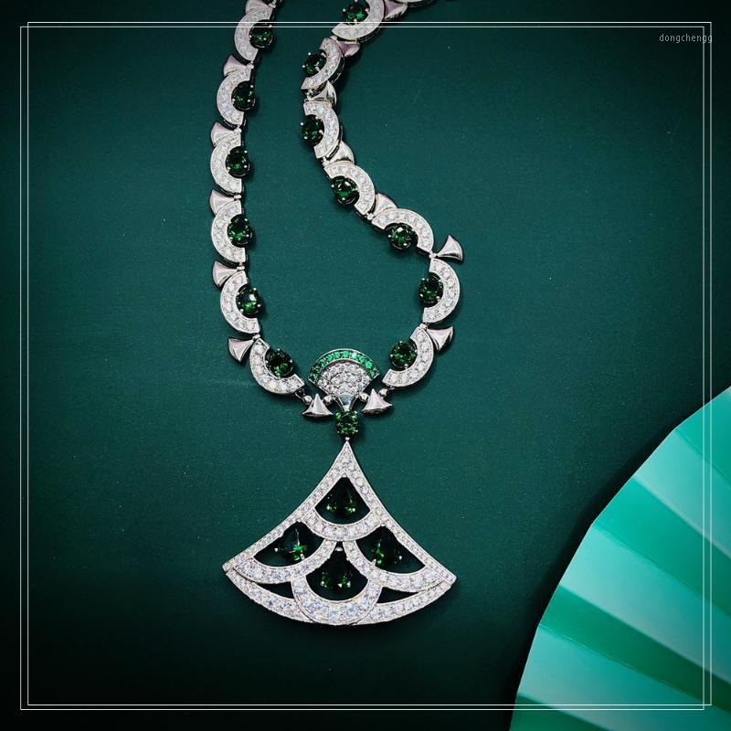 

Pendant Necklaces High End Fashion Grand Lady Banquet Necklace Green The Dance Party Light And Decoration Online Celebrit 2022