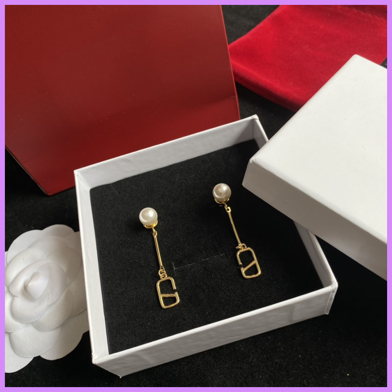 

Pearl Women Earrings Designer Jewelry Womens Earring With Chain Letters Gold Ear Studs Ladies For Party Mens Gifts Accessories D224281F