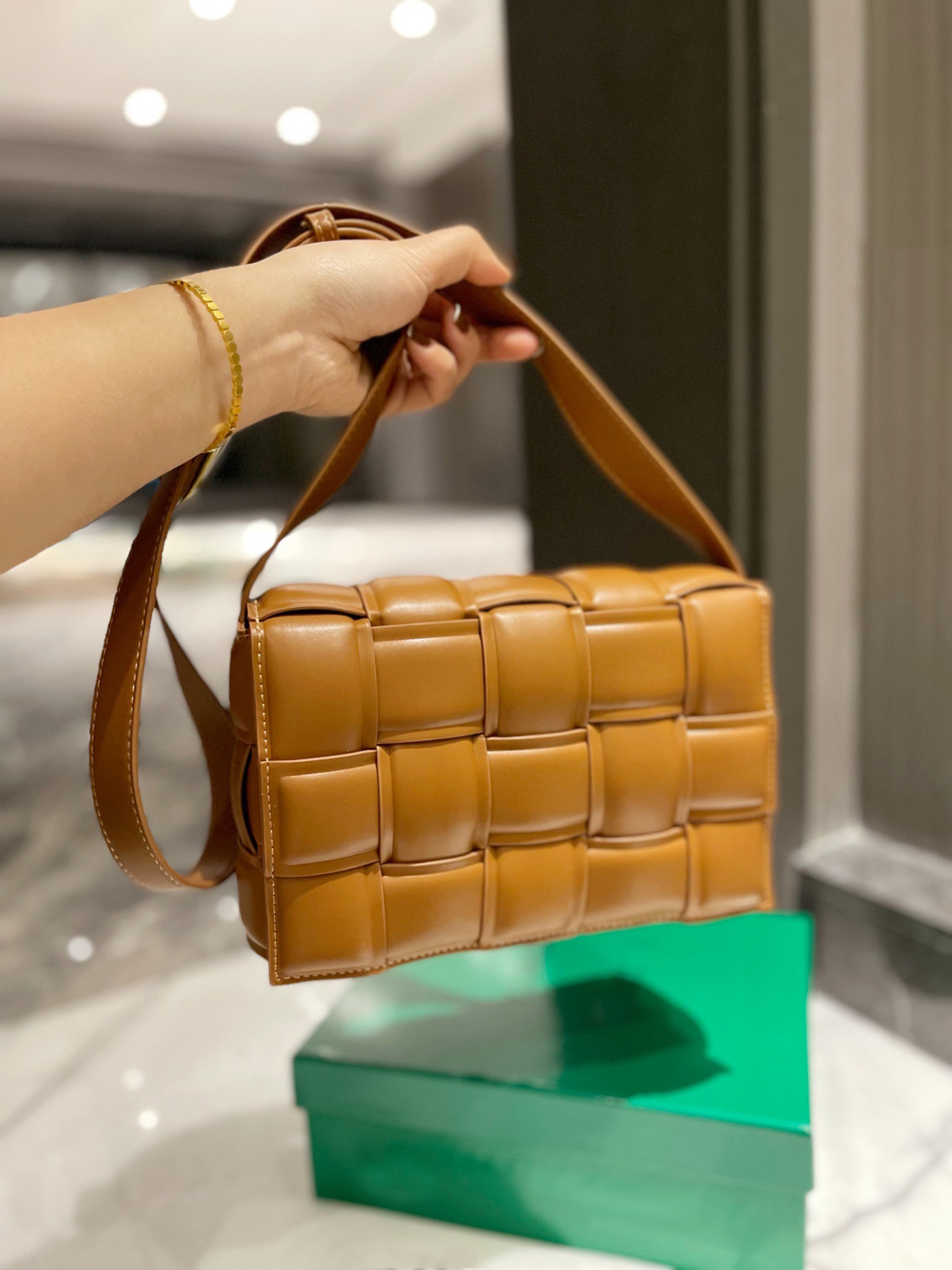 

2022 Women's Luxury Designer bags Cassette Handbag Top Quality Designers Saddle, Crossbody Bag Real Leather pochette Mini Tote Purse Wholesale Price Size 23*15CM, Extra shipping cost