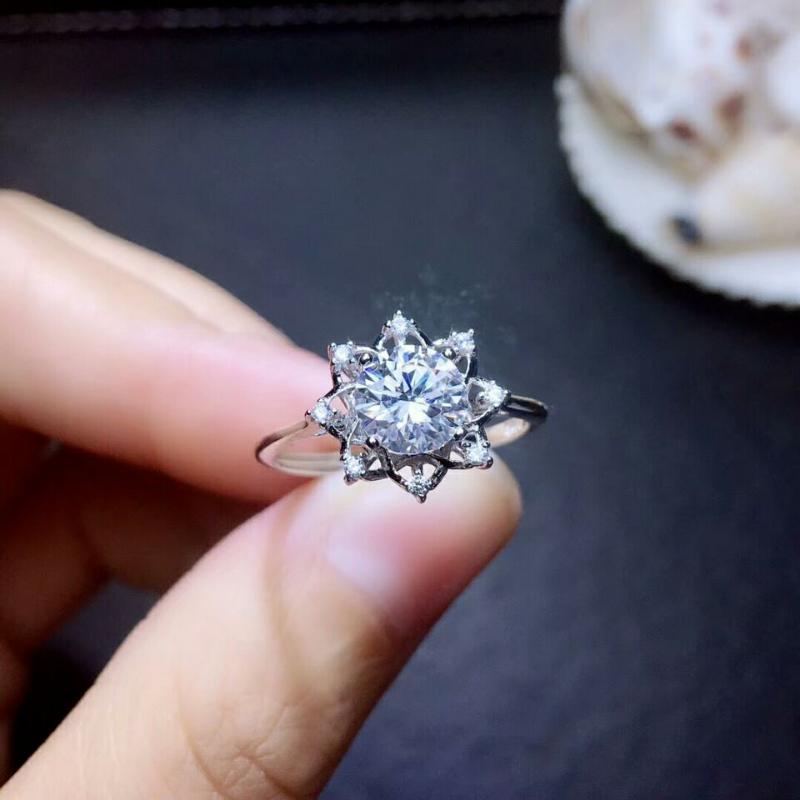 

Cluster Rings VVS1 Moissanite Ring Flower Simple Women's 925 Sterling Silver Fine Wedding JewelryCluster