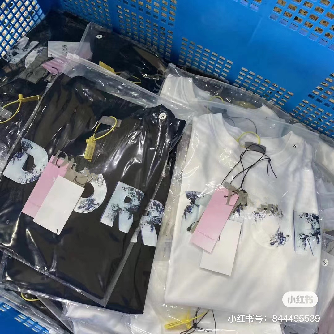 

2022 Fashion new Luxury designer T shirts Women And Men Tops Summer Female Letter Appliques T-Shirt Ladies High Quality Casual Cotton tops berry v, V1 high quality black