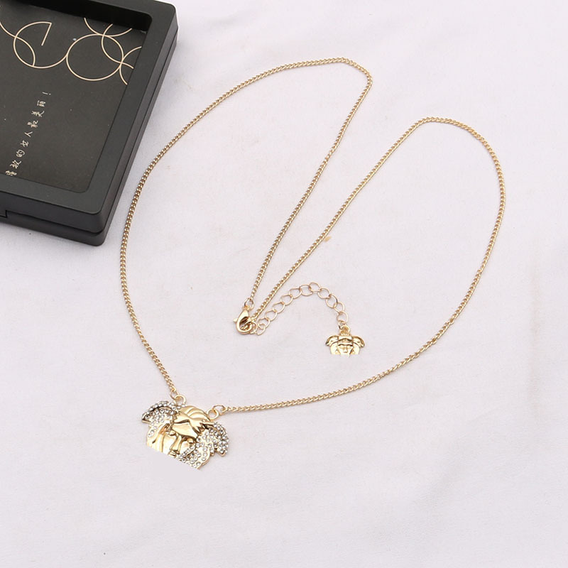 Luxury Designer Brand Double Letter Pendant Necklaces Chain Head Round 18K Gold Plated Crysatl Rhinestone Sweater Newklace for Women Wedding Jewe