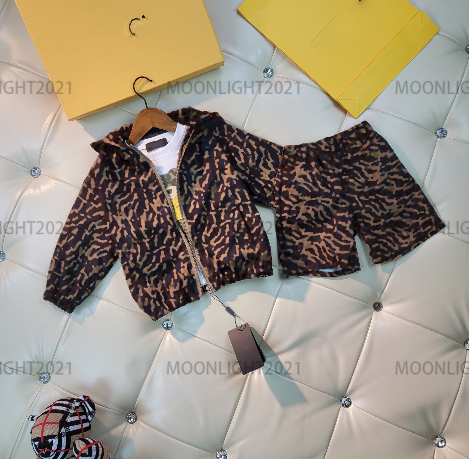 

2022 hooded jacket t-shirts+shorts set sun protection tracksuits sets children sports wear t-shirt boys shirt high-end designer t-shirts summer kids clothing, Brown