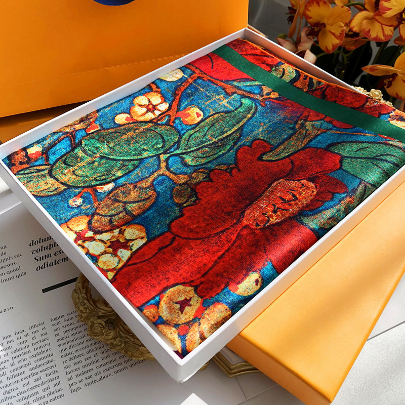 

Women 100% Real Silk Square Scarf 110X110cm Big Print Bandana Natural Silk Headscarf Neckerchief Lady Handmade Silk Shawls