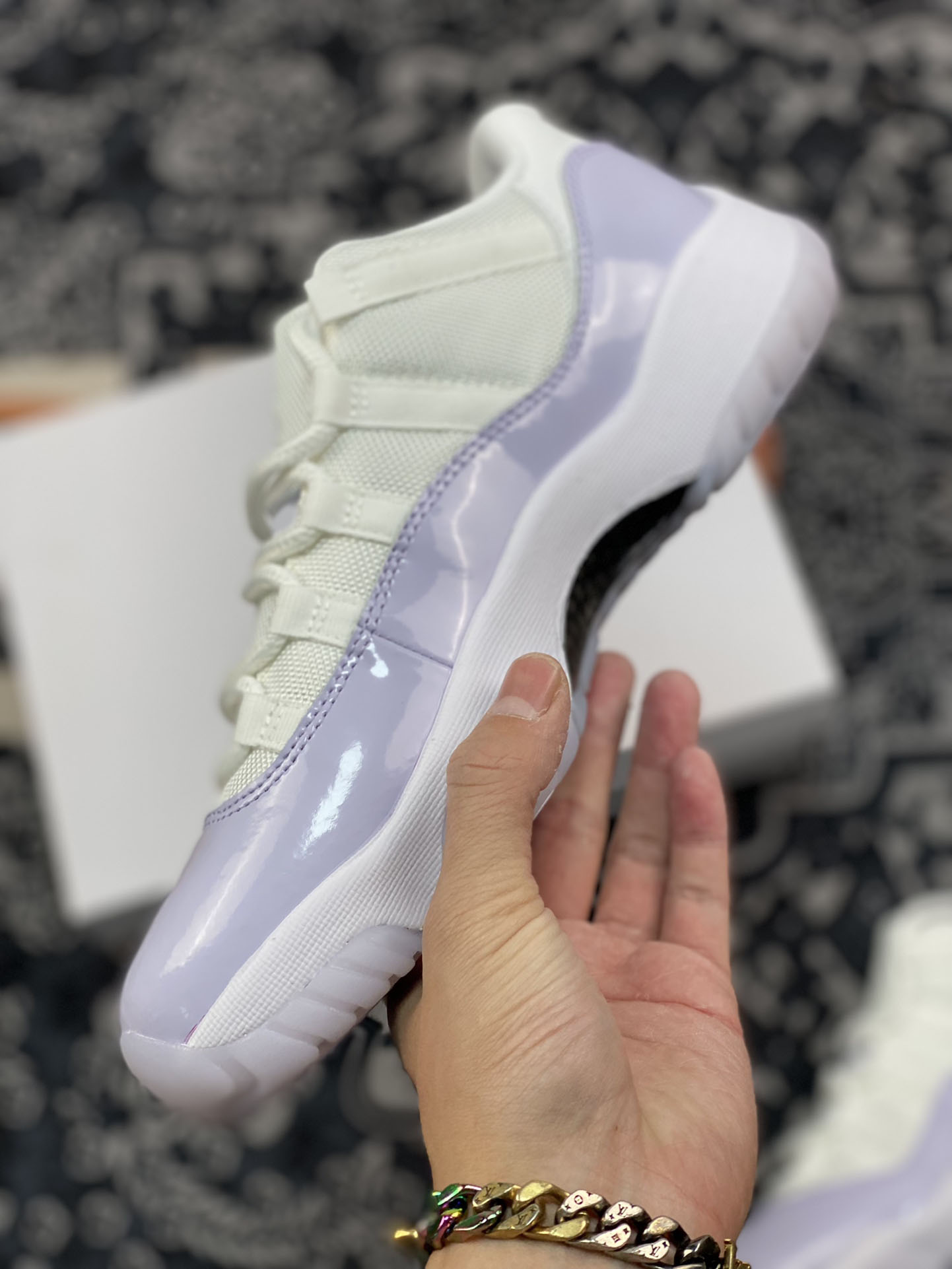 

2022 Authentic 11 Low WMNS Pure Violet Basketball Shoes White 11S Real Carbon Fiber Outdoor Retro Men Women Sports Sneakers With Box, Customize