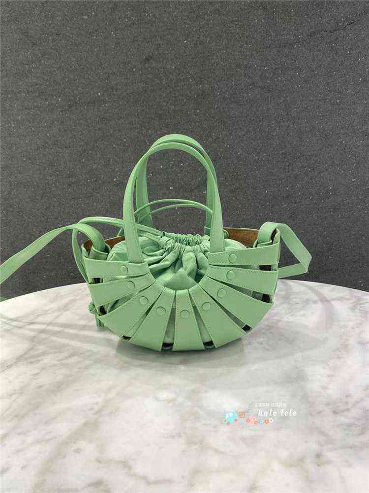 

Luxury Women Bottegass Handbags Venetas New Mini Semi Round Vegetable Basket Handbag Single Shoulder Cross, Light yellow