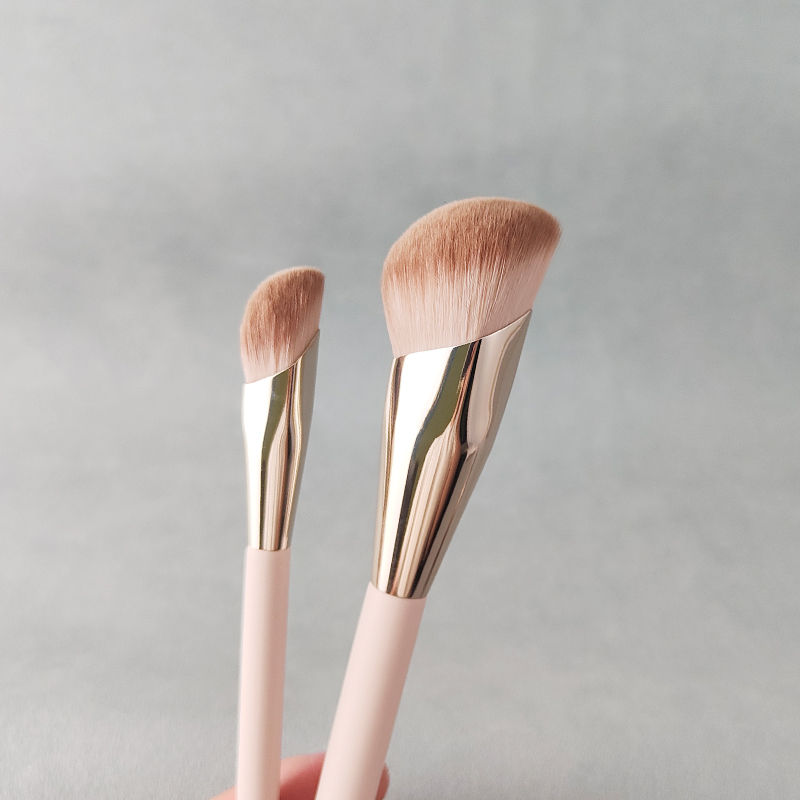 

Liquid Touch Foundation Brush Concealer Makeup Brush with uniquely sculpted bristles and a pointed tip , soft, silky that build, blend, buff