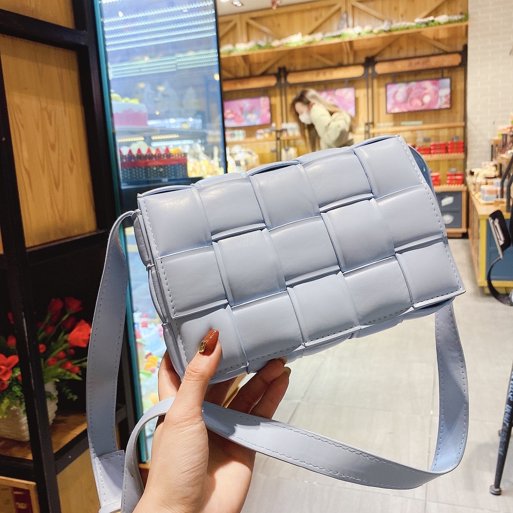 

2022 Designers Bags Totes Ladies Luxurys Fashion Women CrossBody Handbag Classic Leather Woven Pillow Bag Clutch Totes tTofu Bottega, Black