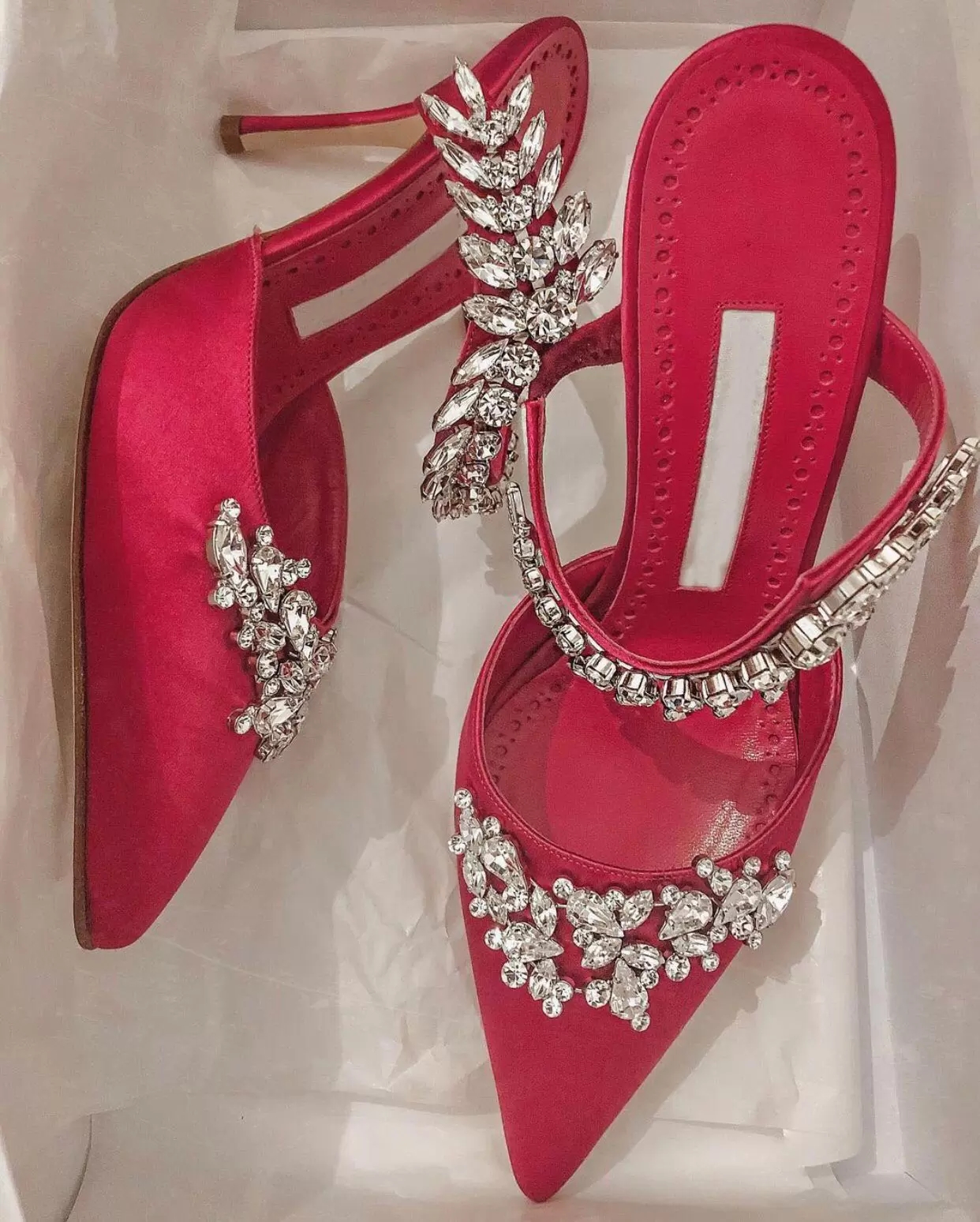 

Top Brand Luxury Lurum Sandals Shoes Women High Heels Leaf Crystal-embellished Satin Mules Sexy Pointed Toe Slipper Pumps EU35-42