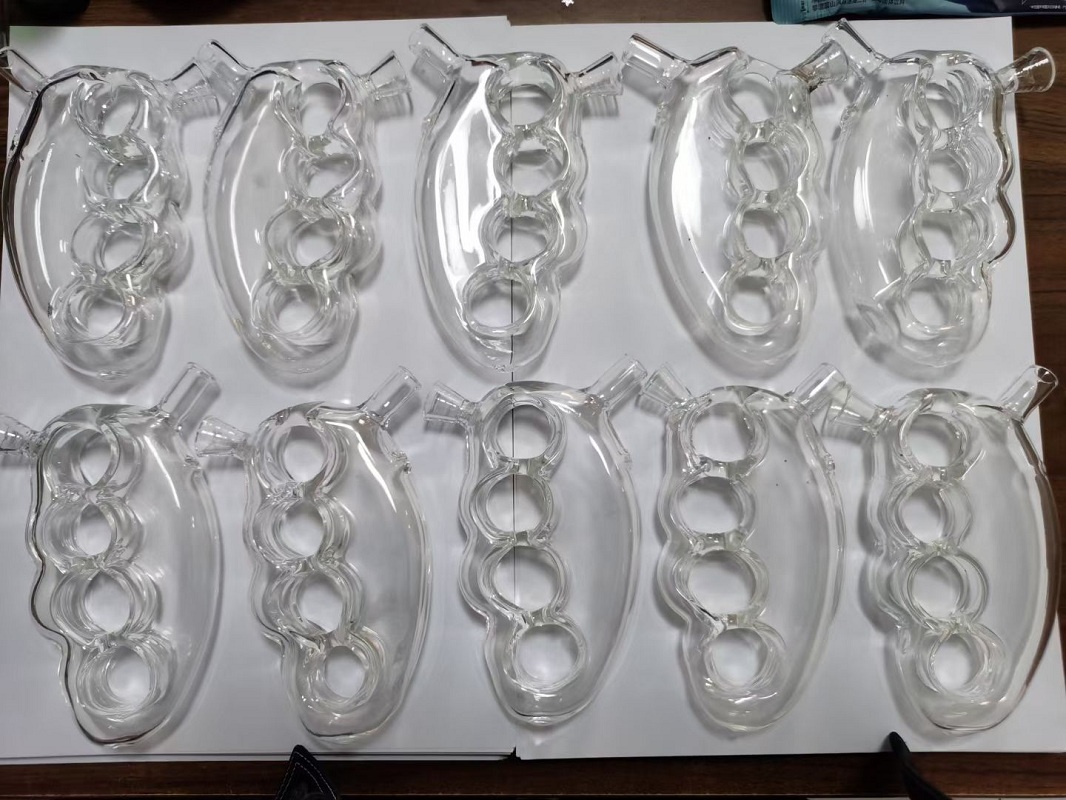 

Factory sale newest style Glass knuckle bubbler glass pipe five colors Hookahs refers to the tiger shaped portable filter water rig