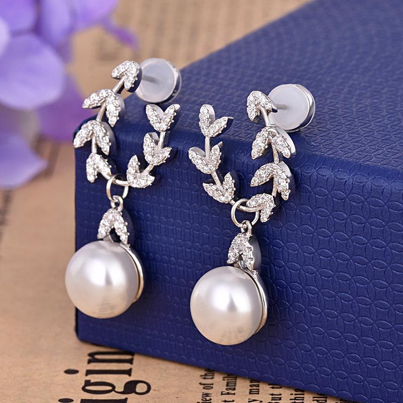 

Dangle & Chandelier Fashion Simulated Pearls Pendientes Bijoux Leaf Flowers Drop Earrings For Women Wedding Jewelry Brincos Zk30