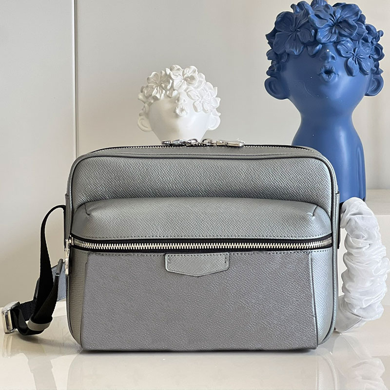 

Mens Shoulder Bag Designers Bags Silver flowers Outdoor Messenger Bag Famous Tripbags Briefcase Crossbody 5A Top Quality Genuine Leather Zipper Wallet M30830, Black