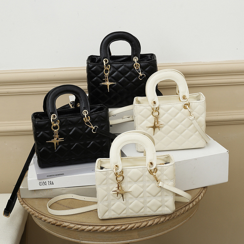 Designer Bags Female 2022 New Trendy Korean Version Simple Fashion Versatile One Shoulder Messenger Ins Portable Princess