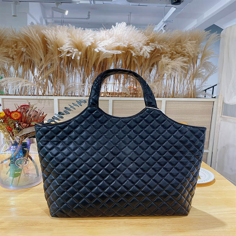 

2022 Women Handbags wallet icare large shopping bag in quilted sheepskin Rive Gauche Faux Grass Crochet Soft Tote High Quality Fashion Luxury Designer Travel Bags, Colour 1