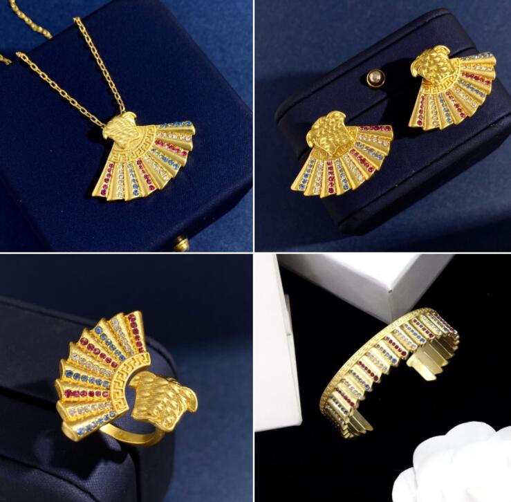 

Fashion Basilisk Medusa card women Necklace Stud Earring sets Brass 18K gold plated ladies fan skirt diamonds Designer Designer Jewelry VVV51899, Golden