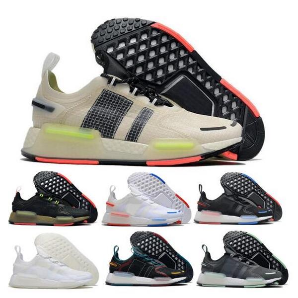 

Nmds R1 V3 2022 Mens Designer Running Shoes Sneakers OG White Iridescen Utility Green Triple Black High Quality Men Women Outdoor Trainers Size 36 - 46