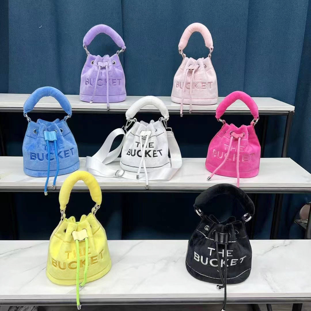

Wholesale Top Quality Ladies Plush Shoulder Messenger Bags Luxury Personality Designer Women Bucket Bags Handbags Fashion Casual Wallets 73, White