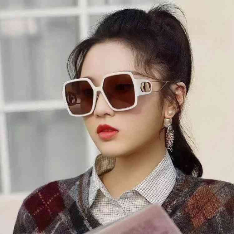 

Sunglasses D home net red same female montaigne2 large box CD trend