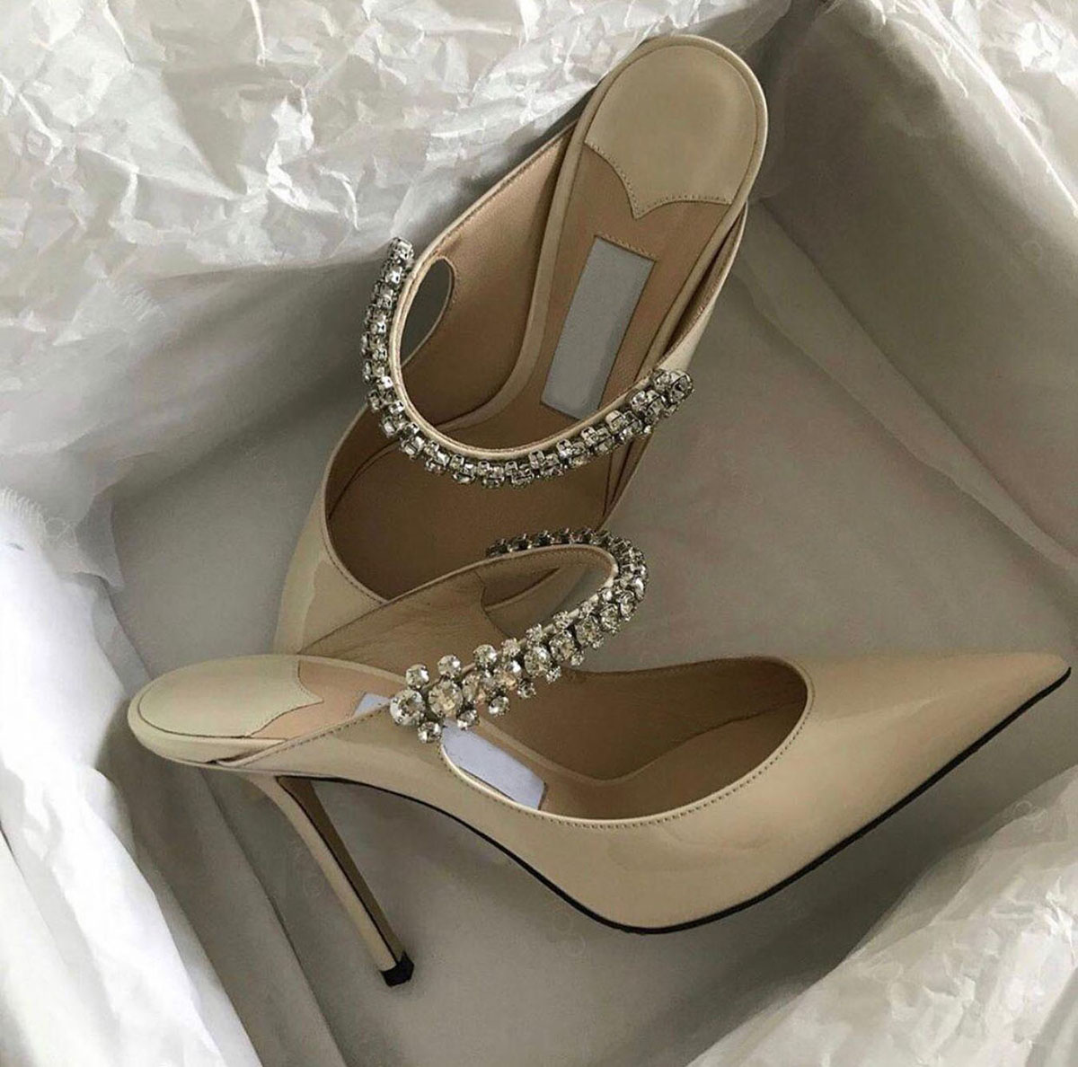 

Elegant Design Sandals Bing Baily Wedding Dress High Heels Women Crysta Pearl Strap Women's Pumps Point Toe Sexy Lady Walking Shoes EU35-41
